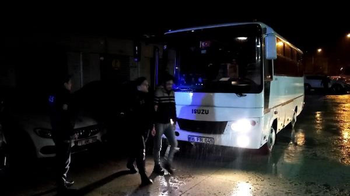 İnegöl'de Kaçak Göçmen Operasyonu: 17 Kişi Yakalandı