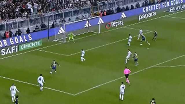 Derbi resmen golle başladı! Fenerbahçe'nin yıldızı yine iş başında Derbi resmen golle başladı! Fenerbahçe'nin yıldızı yine iş başında