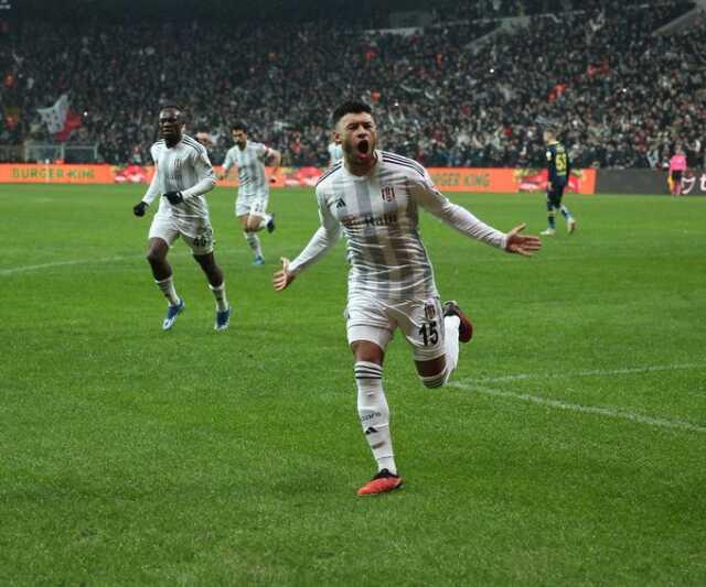 Derbide gülen taraf Kanarya! Fenerbahçe, Beşiktaş'ı deplasmanda 3-1 yendi