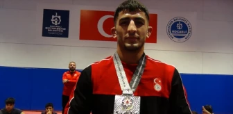Yusuf Demir, Ordulararası Serbest Güreş Şampiyonası'nda gümüş madalya kazandı