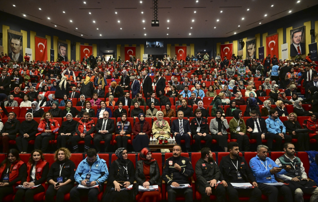 Emine Erdoğan: 'İki aydır dünyanın gözü önünde vicdanlarımızı paramparça eden bir kıyım yaşanıyor'