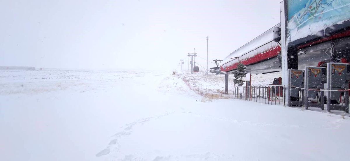 Erciyes Kayak Merkezi'nde Kar Yağışı