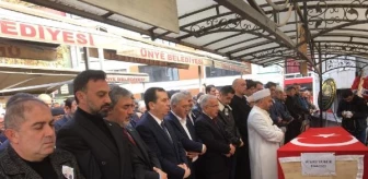 Eski Ticaret ve Sanayi Bakanı Şükrü Yürür'ün cenazesi Ünye'de defnedildi
