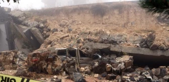 Gaziantep'te sağanak sonucu istinat duvarı çöktü, araçlar zarar gördü