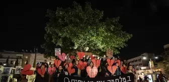 Tel Aviv'de İsrail'in Gazze'ye saldırılarını protesto eden grup ateşkes çağrısı yaptı