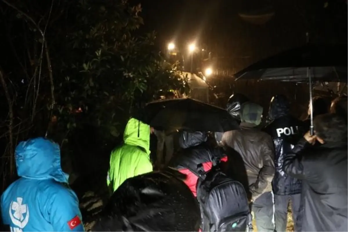 Zonguldak'ta Ev Heyelan Altında Kaldı, Arama Kurtarma Çalışması Başlatıldı