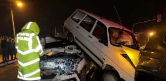 Ödemiş'te 3 otomobilin karıştığı kaza: 1 yaralı