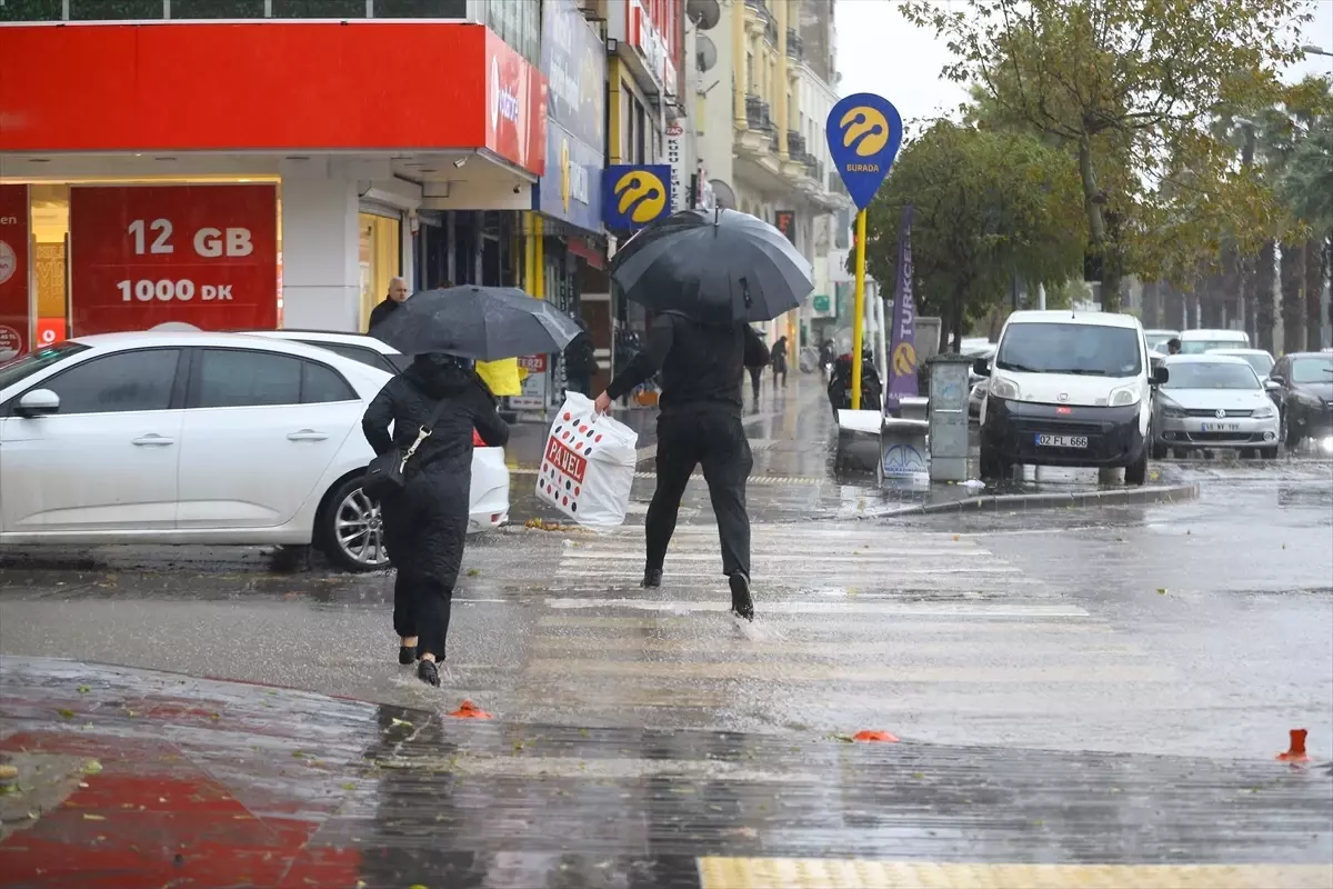 Kahramanmaraş'ta Kuvvetli Sağanak Yağış Hayatı Olumsuz Etkiliyor