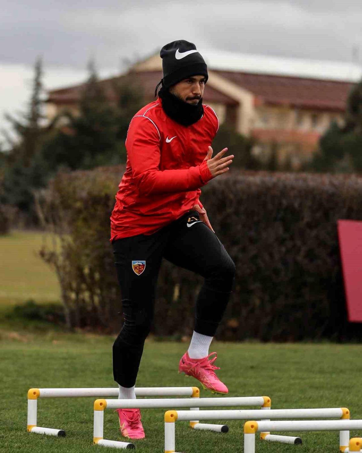 Kayserispor, sahasında oynayacağı Pendikspor maçını kazanıp zirve takibini sürdürmek istiyor