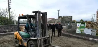 Lapseki'de Kilit Parke Taş Döşeme Çalışmaları Hızla Devam Ediyor