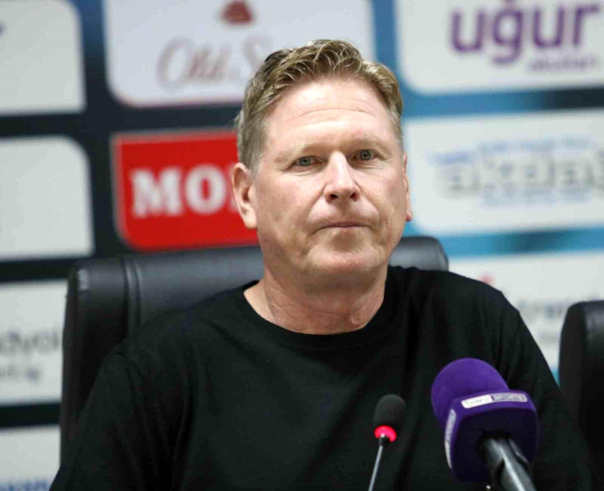 Samsunspor Teknik Direktörü Markus Gisdol: 'Üst üste 3 maç kazandığımız için mutluyuz'