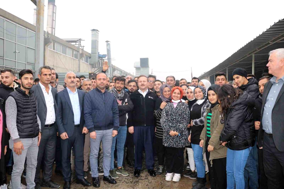 Öz İplik İş Sendikası Genel Başkanı Ay, Şanlıurfa'da tekstil işçileriyle bir araya geldi
