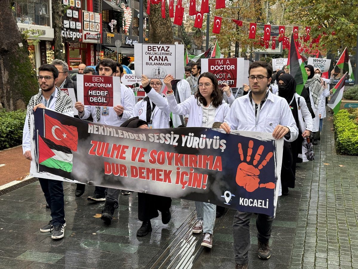 Bursa ve Balıkesir'deki Hekimler İsrail'i Protesto Etti