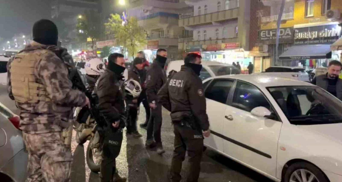 Şanlıurfa'da güvenli şehir uygulamasında 25 aranan şahıs yakalandı
