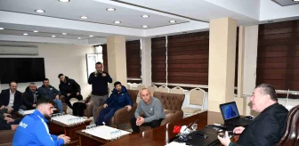 Serbest Güreş Türkiye Şampiyonası 92 kg Türkiye Şampiyonu Alperen Atar Alaplı Belediye Başkanı'nı Ziyaret Etti