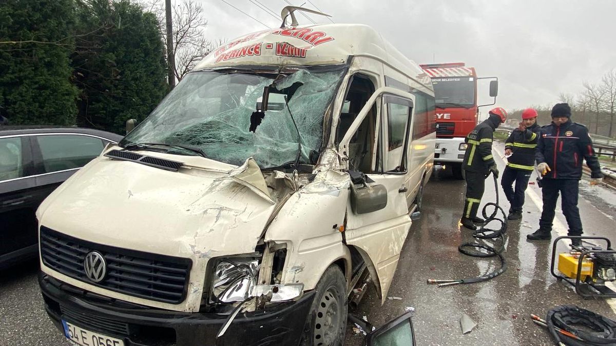 Kocaeli D100 Karayolu'nda Kaza: 2 Yaralı