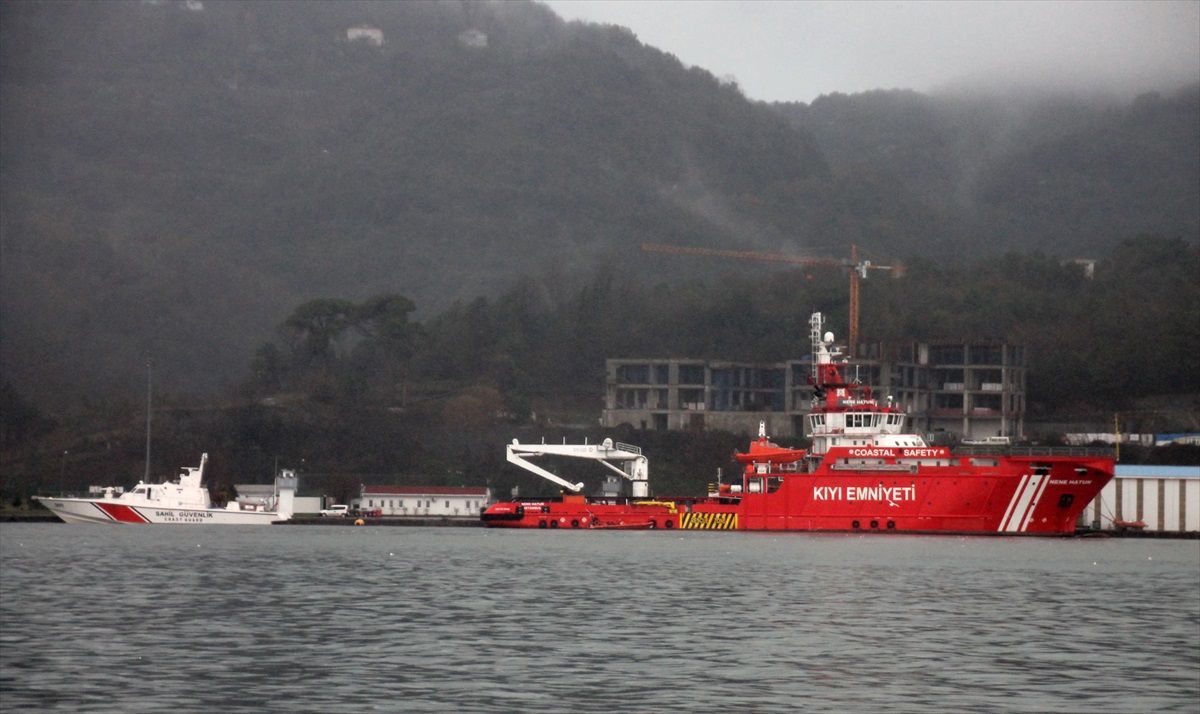 Zonguldak açıklarında batan geminin kayıp mürettebatı için arama çalışmaları devam ediyor
