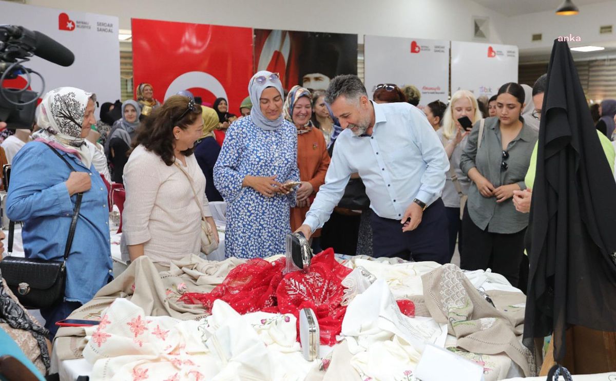 Bayraklı Belediyesi Kadın Girişimi Kooperatifi'nden Yılbaşı Sergisi