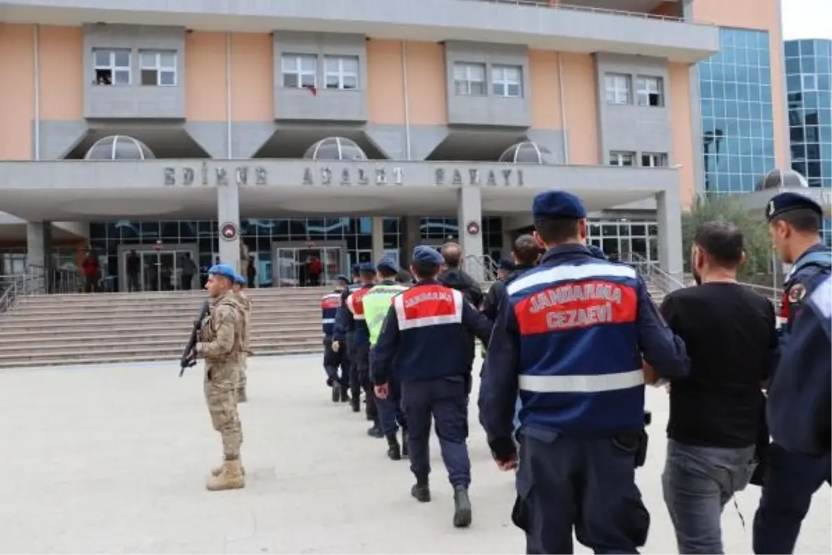 Edirne'de 261 kaçak göçmen ve 8 organizatör yakalandı