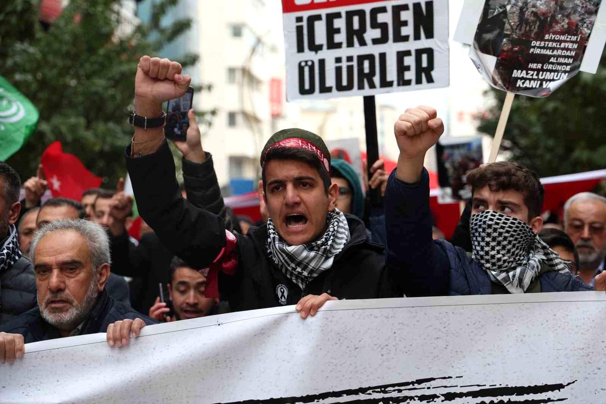 Elazığ'da binlerce kişi Filistin için yürüdü