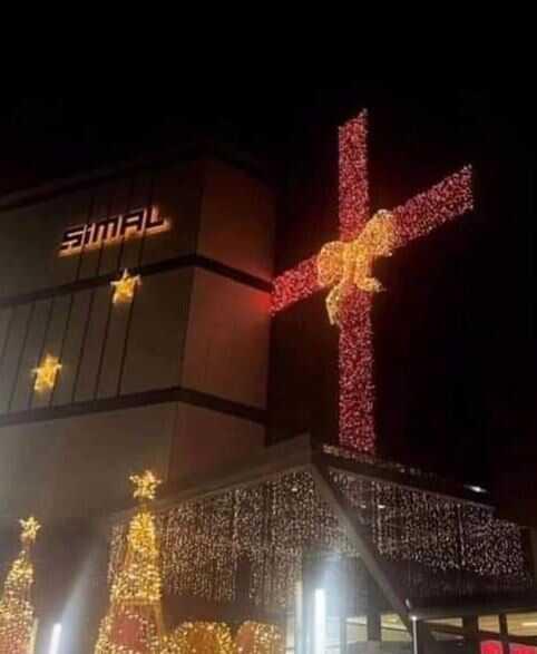 Tartışma konusu olan Rize'deki AVM'nin süslemesi düzenlendi Tartışma konusu olan Rize'deki AVM'nin süslemesi düzenlendi