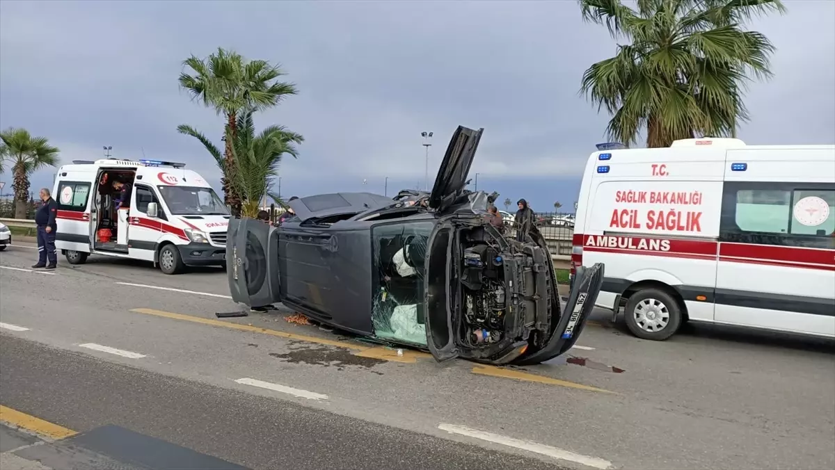 Trabzon'da Hafif Ticari Araç Kazası: 2 Kişi Yaralandı