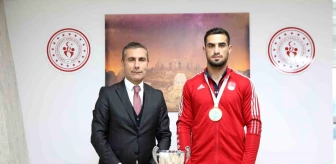 Emrah Yaşar Dünya Kick Boks Şampiyonasında Büyükler 86 Kilo Kategorisinde Şampiyon Oldu