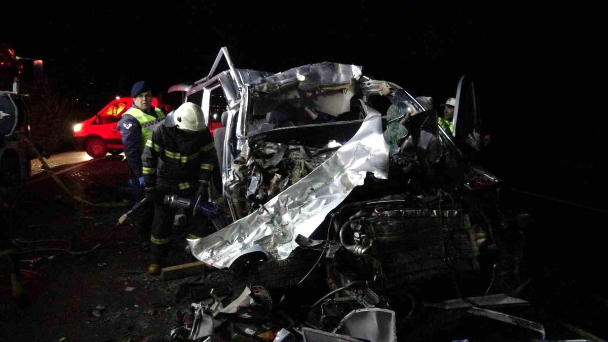 Tokat'ta trafik kazasında hayatını kaybeden 3 kişi Sivas'ta son yolculuklarına uğurlandı