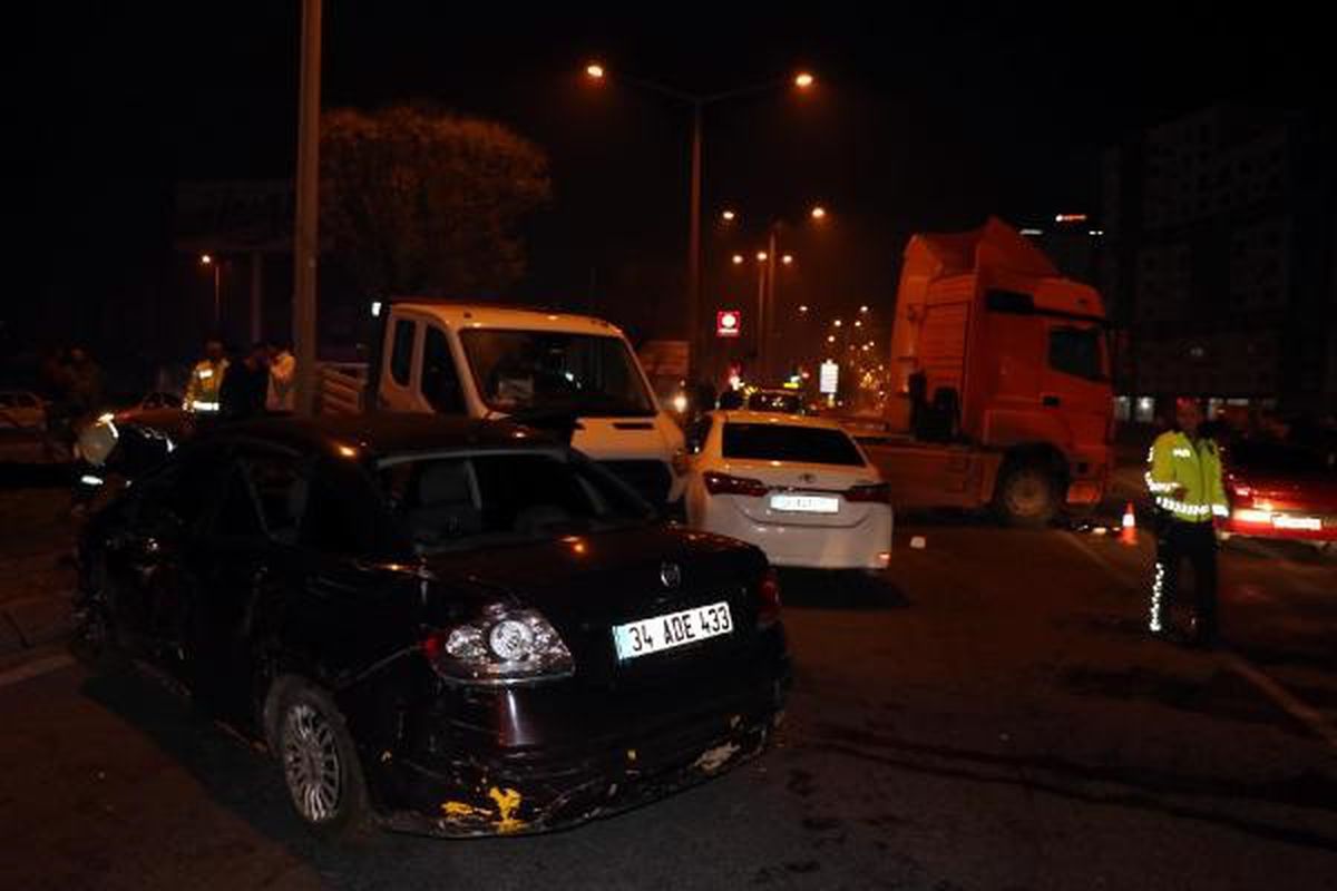 Kayseri'de Zincirleme Trafik Kazası: 1 Yaralı