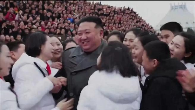 Kuzey Kore lideri Kim Jong-un, kız öğrencileri ağlattı