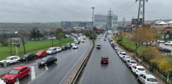 İstanbul'da Otopark Fiyatları Yüzünden Ana Yollar Otoparka Döndü