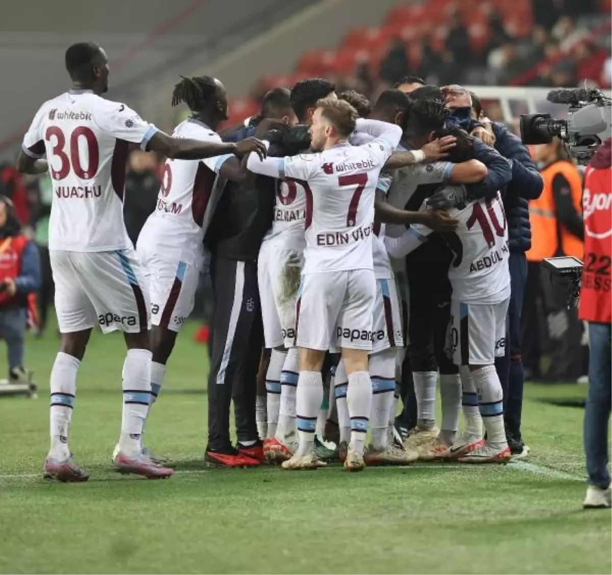 Trabzonspor Gaziantep FK'yı mağlup ederek galibiyet serisini sürdürdü