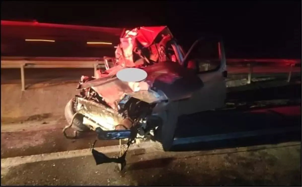 Eskişehir'de Kamyonet Römorka Çarptı: 1 Ölü