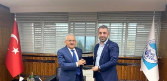 Başkan Büyükkılıç, Nevşehir Karapınar Belediye Başkanı ve Umut Çınarı Derneği'ni Ağırladı