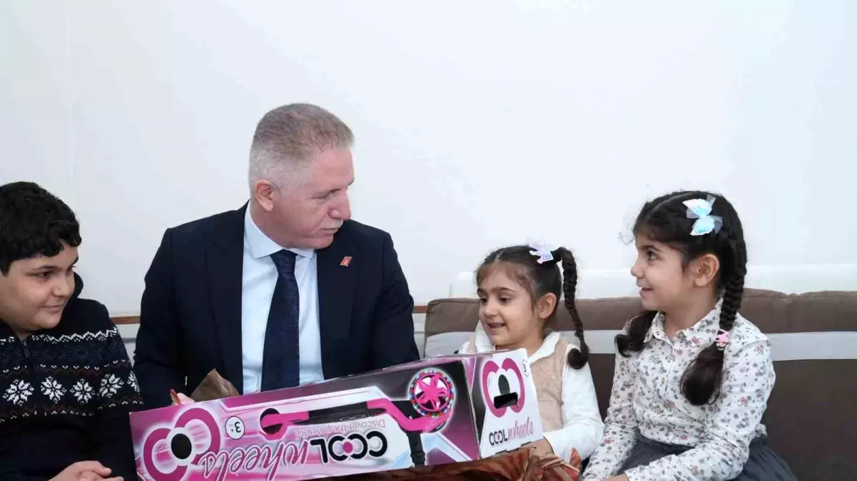 İstanbul Valisi Gül, 'Bir Çocuk Bir Dilek' Projesi Kapsamında 11 Çocuğun Dileğini Yerine Getirdi