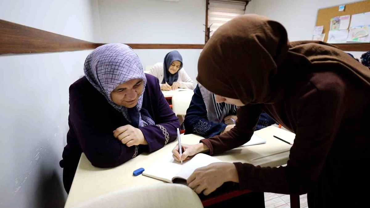 Başiskele Belediyesi, Kadınlara Okuma Yazma Kursu Düzenliyor