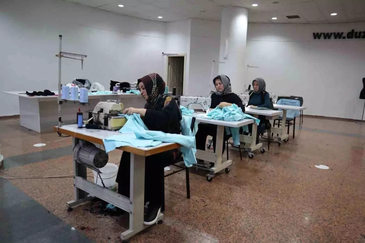 Düzce Belediyesi BELMEK Kursiyerleri Filistin'e Yardım Gönderdi
