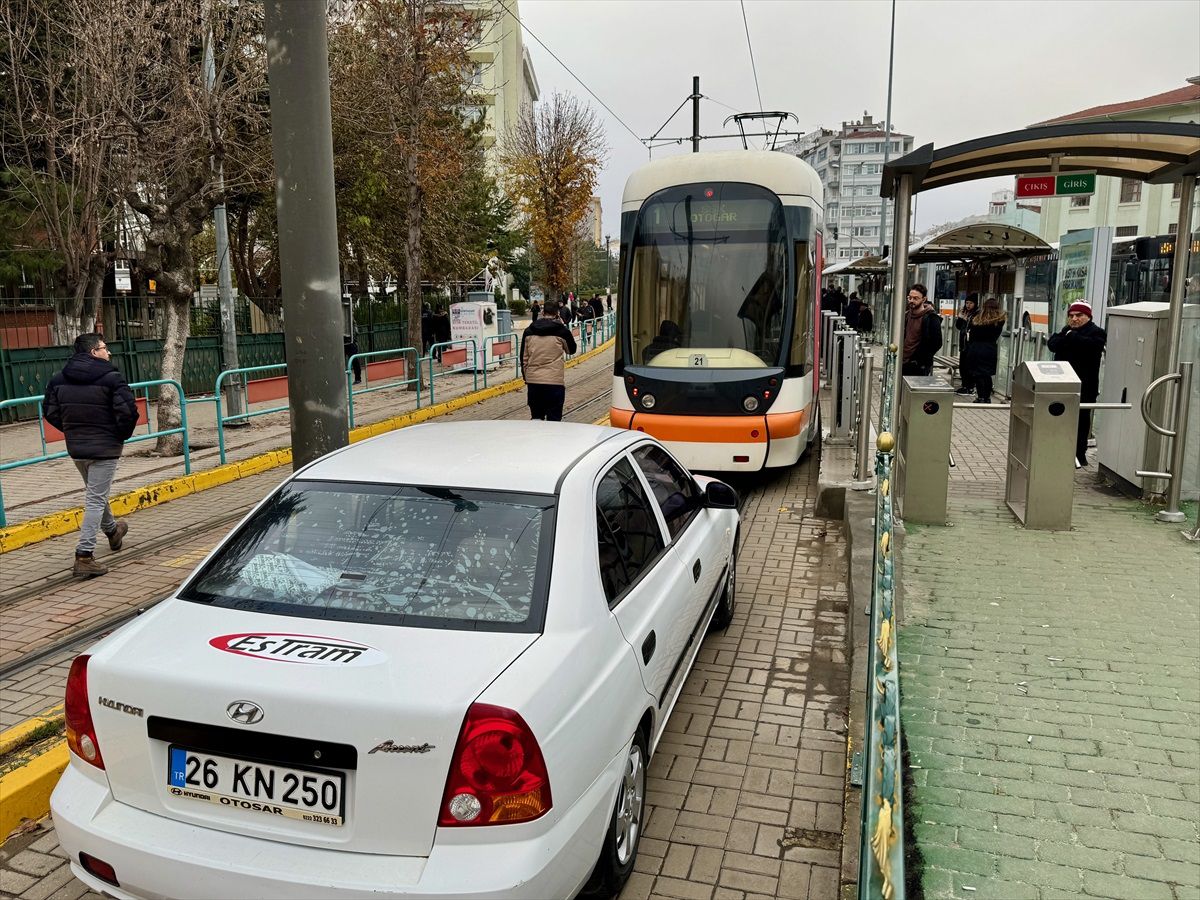 Eskişehir'de tramvayda kavga: Bir kişi darp edildi