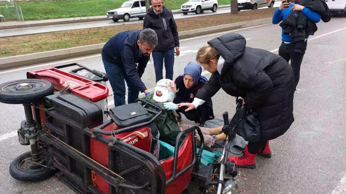 Samsun'da 3 tekerli bisiklet ile ambulans çarpıştı: Yaralılar var