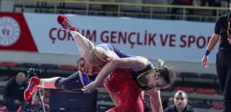 Mahmut Atalay Kadınlar Türkiye Güreş Şampiyonası Çorum'da sona erdi