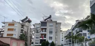 Antalya'da Kaldırımda Bir Erkek Cesedi Bulundu