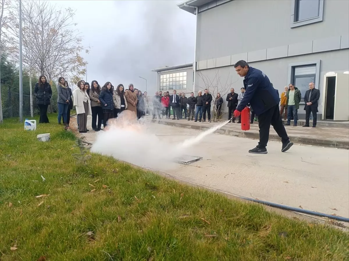 Kırşehir AFAD'dan resmi kurum çalışanlarına afet farkındalık eğitimi