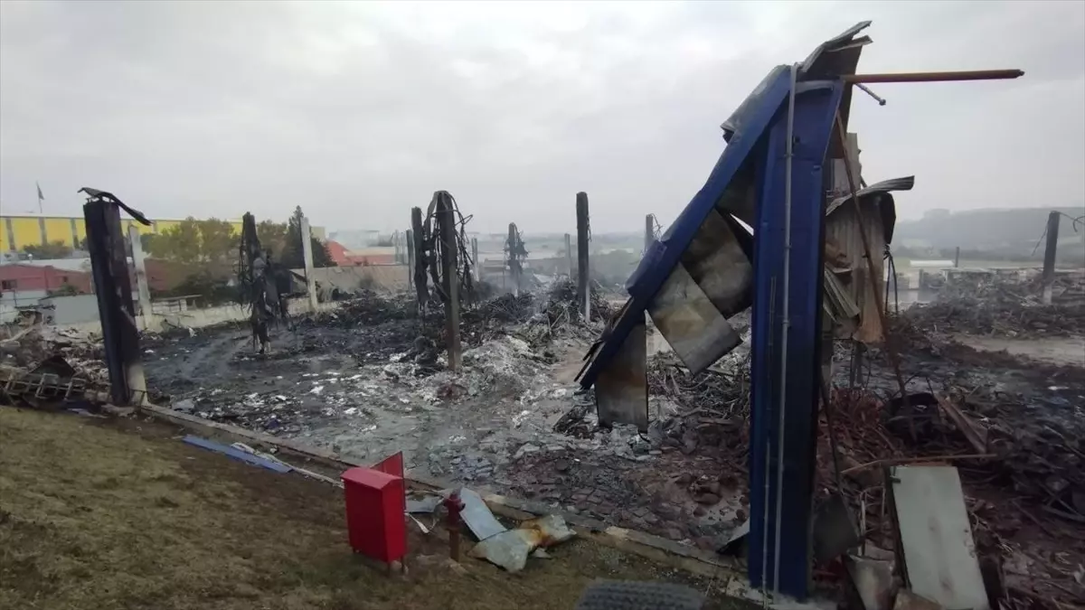 Gebze'deki kimyasal depo yangınında soğutma çalışmaları tamamlandı