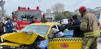 Maltepe'de taksinin ağaca çarpması sonucu sürücü ve yolcu yaralandı
