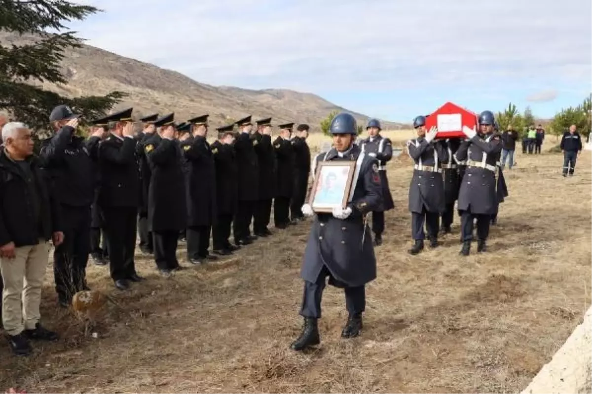 Niğde'de 55 yıl sonra defnedilen şehidin cenazesi toprağa verildi