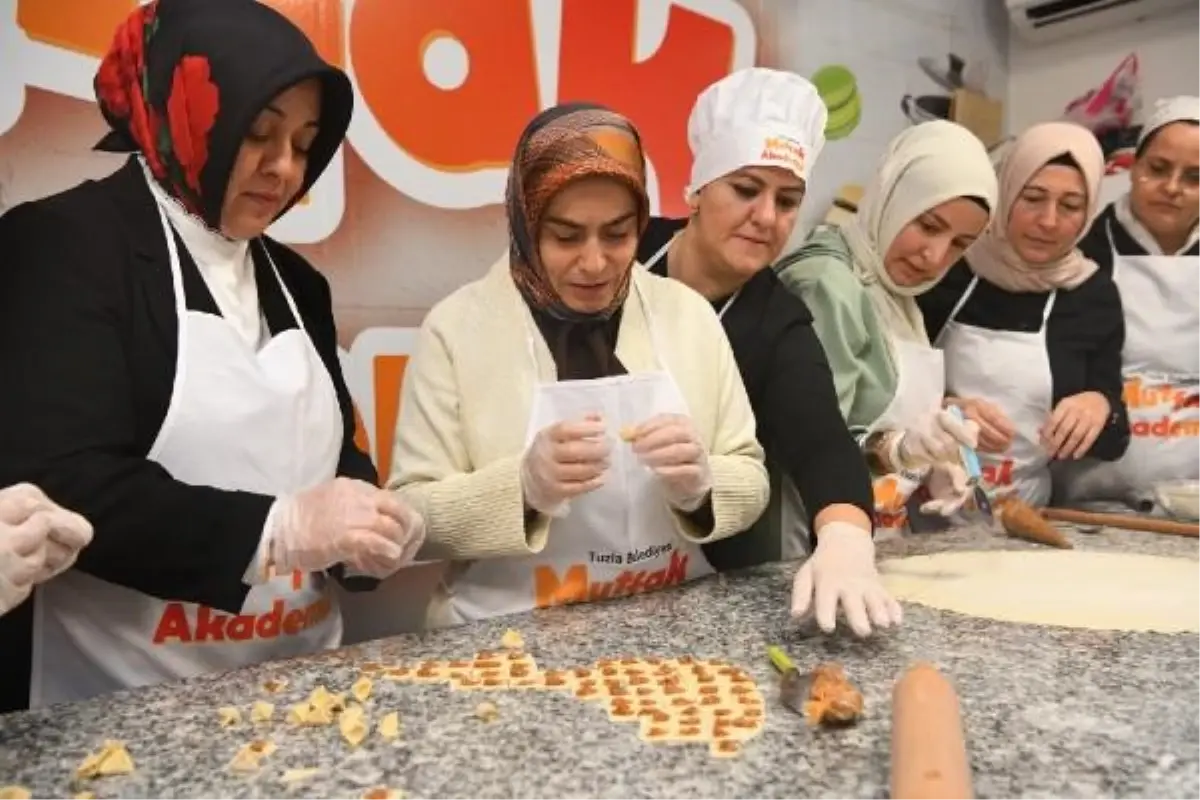 Tuzla Belediyesi Yerli Malı Haftası'nda ihtiyaç sahibi ailelere yemek dağıttı