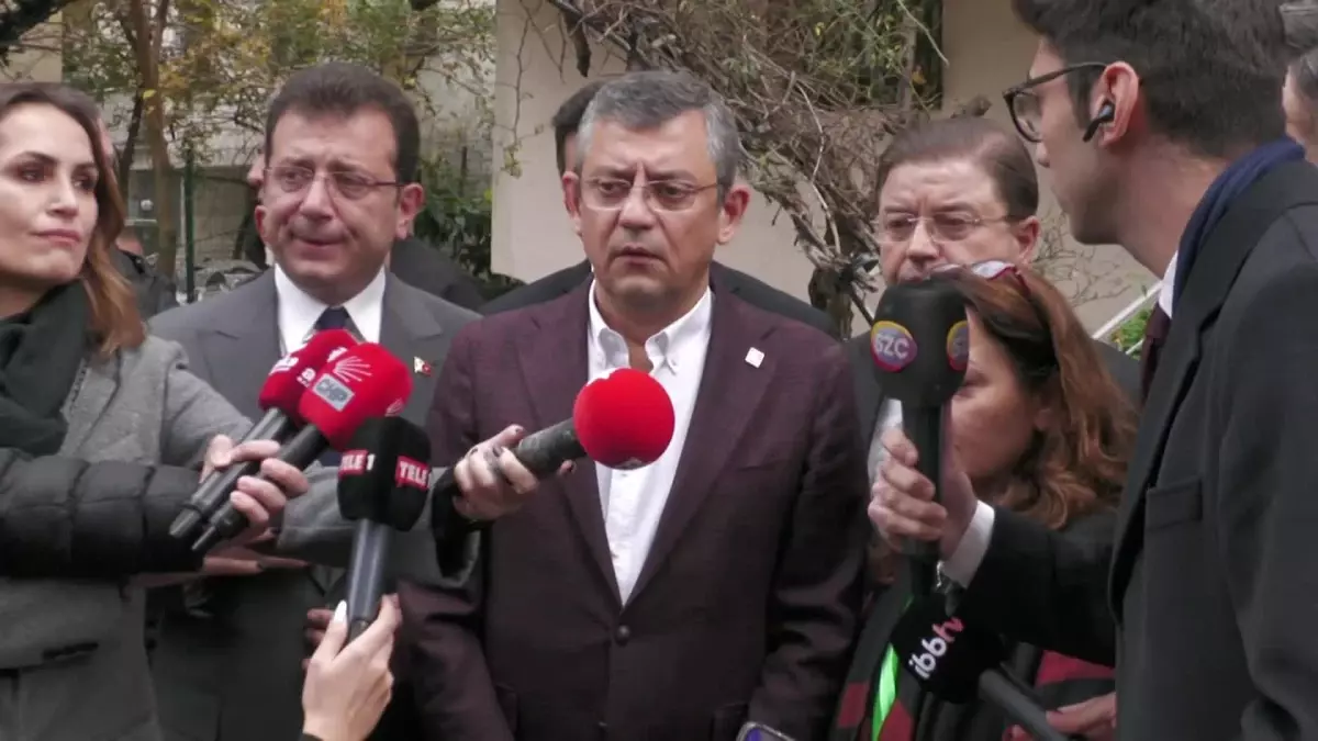 Özgür Özel, Motokurye Göçer'in Ailesini Ziyaret Etti: 'Bu Nasıl Bir Ayrıcalık, Bu Nasıl Bir Kamu Yönetimi, Bu Nasıl Bir Adalet'