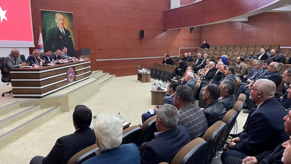 Kayseri Valisi Gökmen Çiçek, Mahalle Muhtarlarıyla Toplantı Yaptı