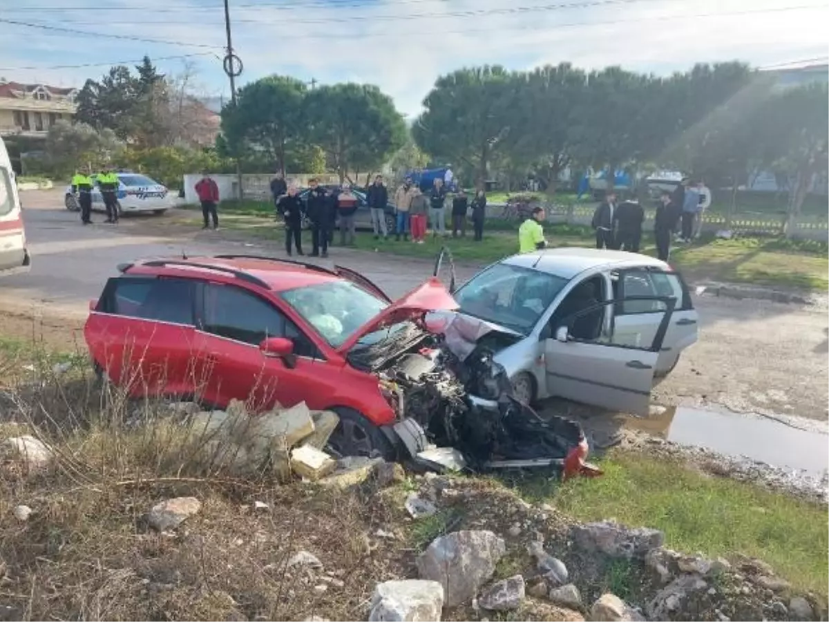 Bandırma'da hatalı sollama kazası: 8 kişi yaralandı