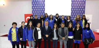 Kişisel Gelişim Zirvesi'nde TRT Spor Spikeri Erdoğan Arıkan konuşmacı oldu
